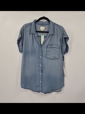 Id:23 Soft Denim Chambray Button Down Top Size XL Cuffed Cap Sleeve NWT